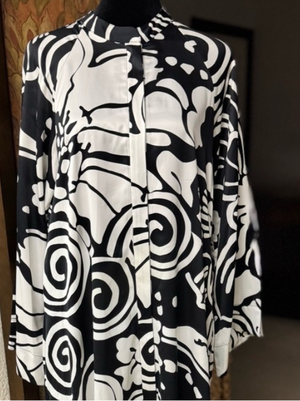 Natori Black & White Abstract Swirl Caftan NWOT size Small
